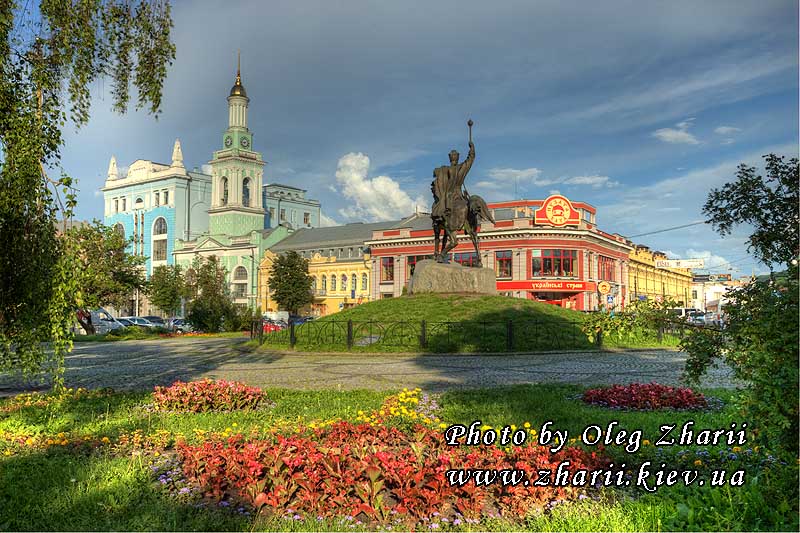 Киев, Контрактовая площадь, памятник гетману Сагайдачному