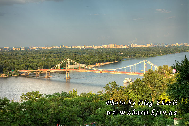 Киев, Пешеходный мост