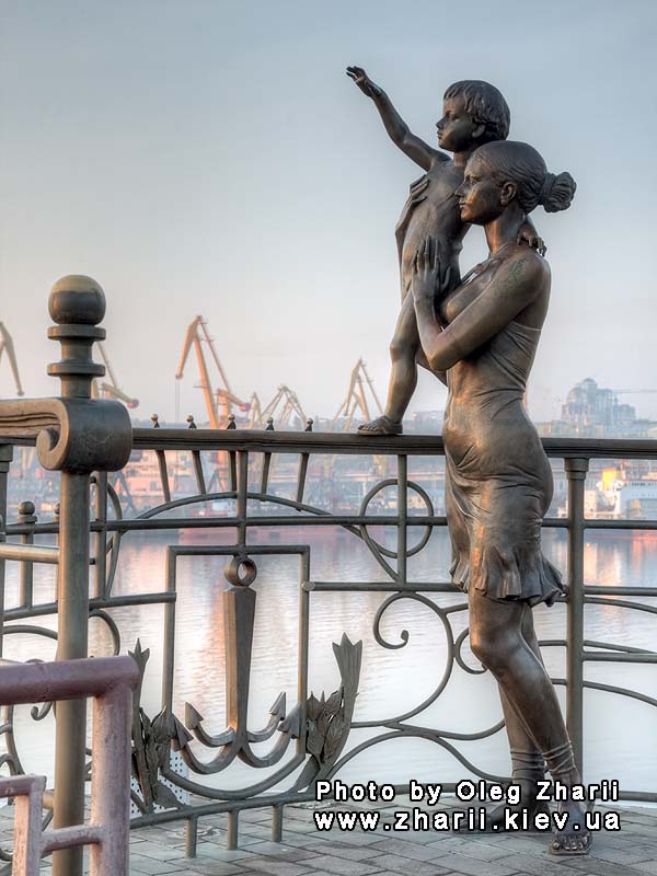Одесса, памятник жене моряка