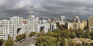 [ru]Площадь Свободы[en]Svobody Square