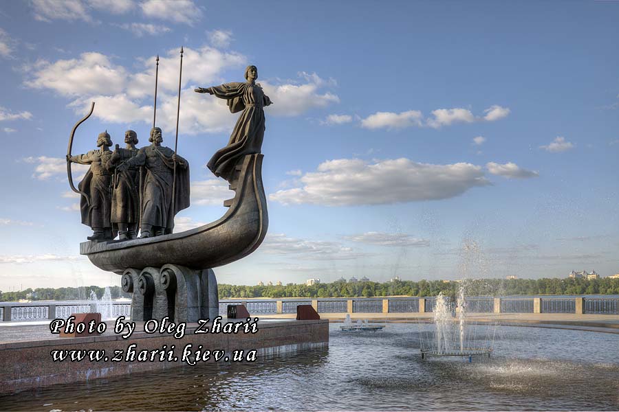 Киев, памятник основателям города