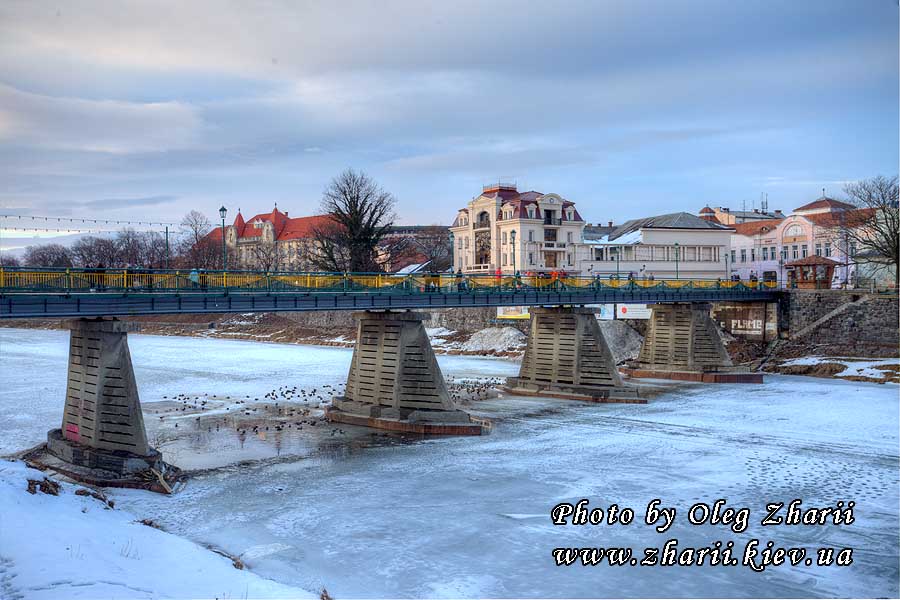 Uzhgorod, Pedestrian Bridge (Evening)