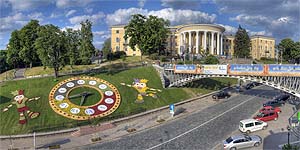 [ru]Киев, Майдан Незалежности, цветочные часы[en]Kyiv, Maidan Nezalezhnosti, Flower Clock